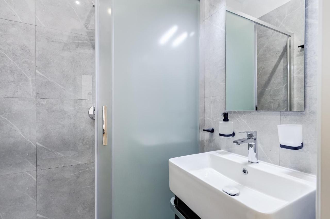 Bdc - The Boss: Stunning 2-Bdr Apartment @Termini Рим Екстериор снимка